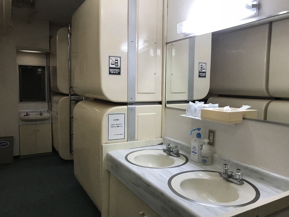 カプセルきぬやホテル池袋 - 男性専用 東京