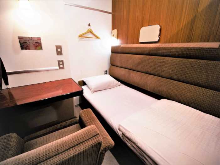 TRAIN HOSTEL 北斗星 東京