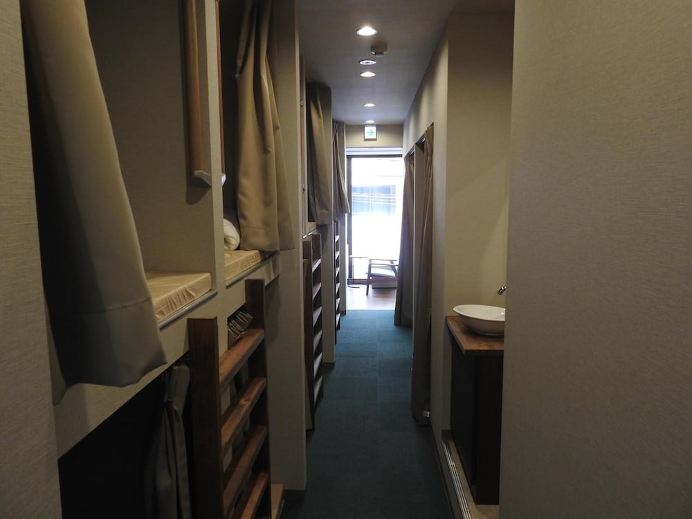 BNB+ SECRET BASE MEJIRO - HOSTEL 東京