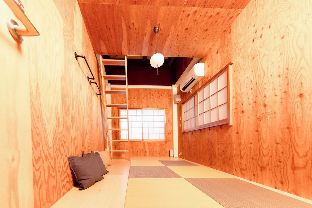 VACATION HOUSE SECRETBASE 東京