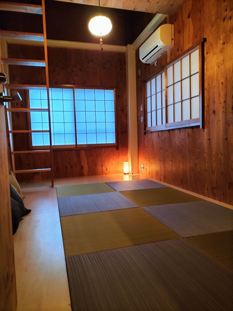 VACATION HOUSE SECRETBASE 東京