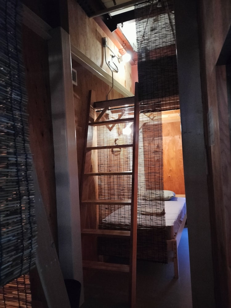 VACATION HOUSE SECRETBASE 東京