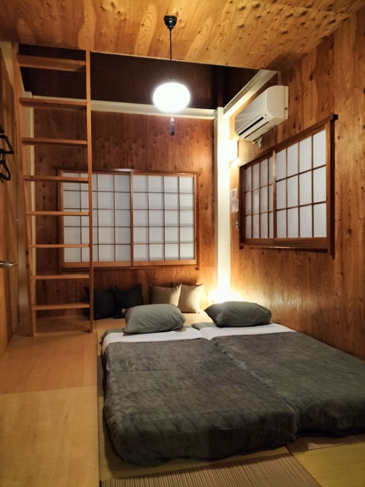 VACATION HOUSE SECRETBASE 東京