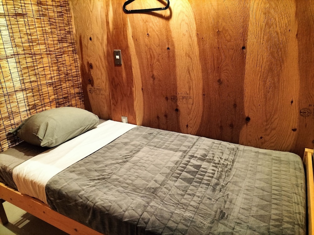 VACATION HOUSE SECRETBASE 東京