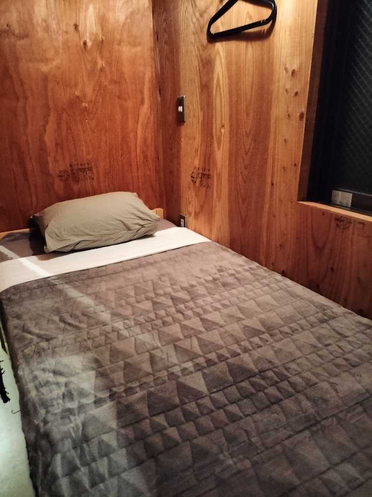 VACATION HOUSE SECRETBASE 東京