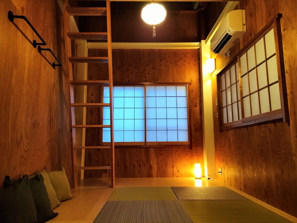 VACATION HOUSE SECRETBASE 東京