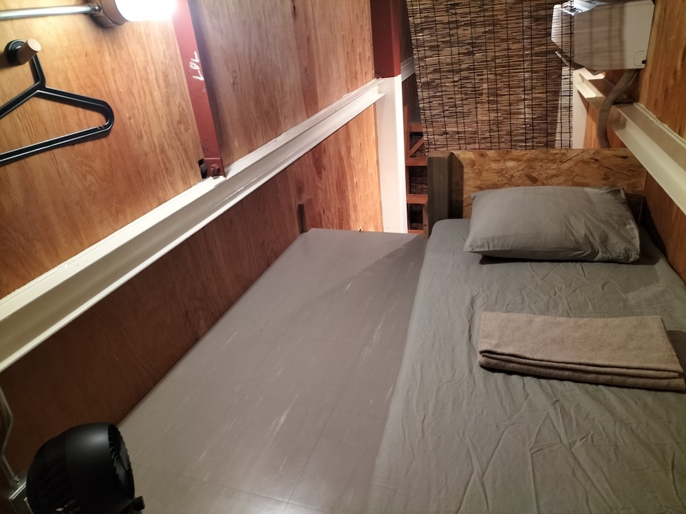 VACATION HOUSE SECRETBASE 東京