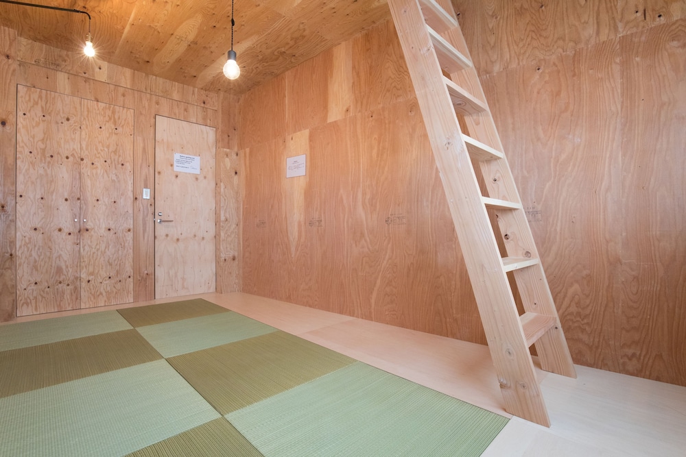 VACATION HOUSE SECRETBASE 東京
