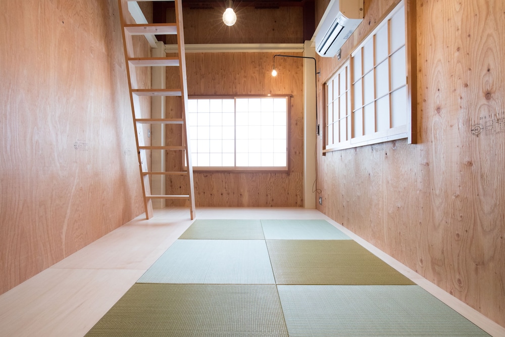 VACATION HOUSE SECRETBASE 東京
