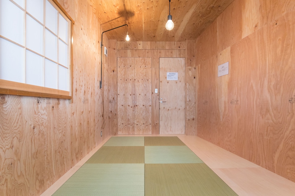 VACATION HOUSE SECRETBASE 東京