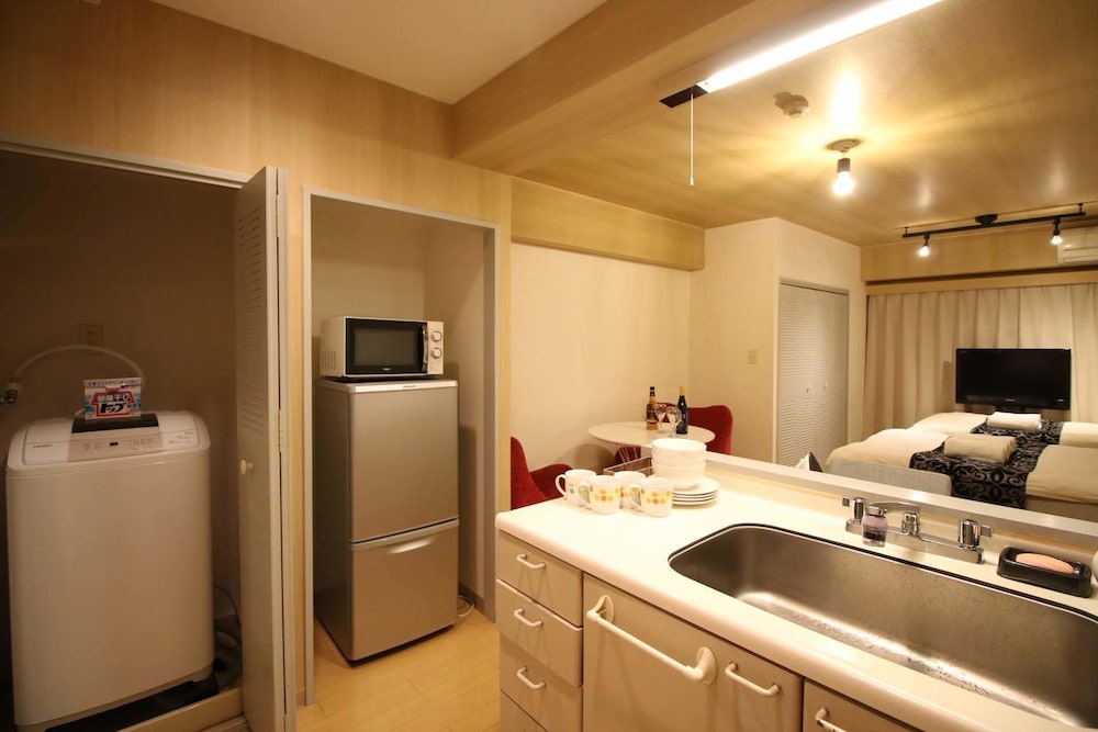 F APT 202 MICKEY HOUSE SHIBUYA SHINJUKU 東京