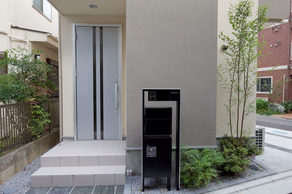 NISHI-SUGAMO GUEST HOUSE 2MIN TO NISHI-SUGAMO STA. 13MIN TO IKEBUKURO STA. 東京