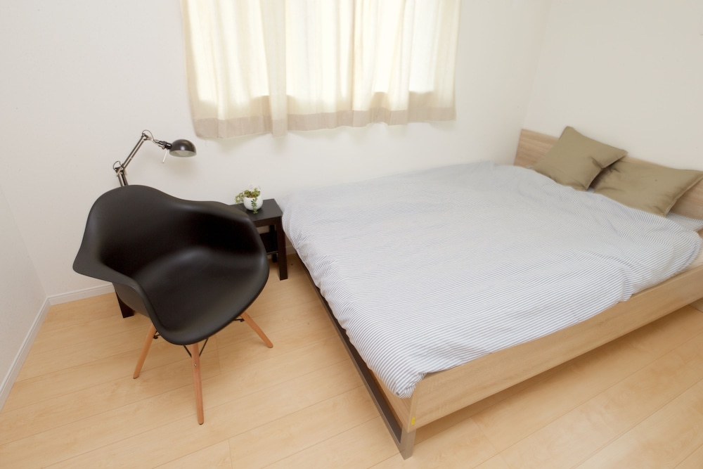 NISHI-SUGAMO GUEST HOUSE 2MIN TO NISHI-SUGAMO STA. 13MIN TO IKEBUKURO STA. 東京