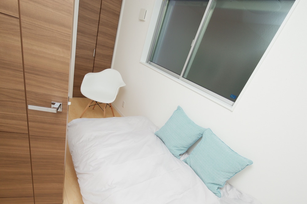 NISHI-SUGAMO GUEST HOUSE 2MIN TO NISHI-SUGAMO STA. 13MIN TO IKEBUKURO STA. 東京