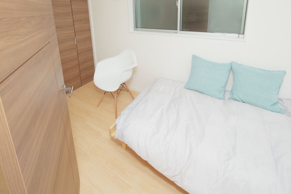 NISHI-SUGAMO GUEST HOUSE 2MIN TO NISHI-SUGAMO STA. 13MIN TO IKEBUKURO STA. 東京