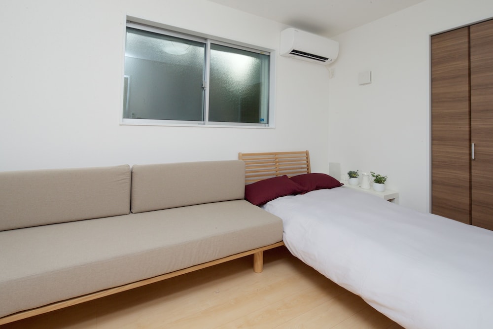 NISHI-SUGAMO GUEST HOUSE 2MIN TO NISHI-SUGAMO STA. 13MIN TO IKEBUKURO STA. 東京