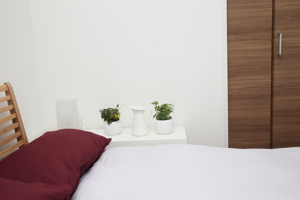 NISHI-SUGAMO GUEST HOUSE 2MIN TO NISHI-SUGAMO STA. 13MIN TO IKEBUKURO STA. 東京