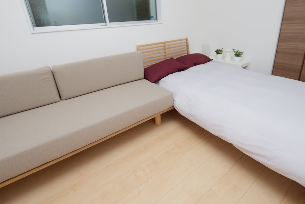 NISHI-SUGAMO GUEST HOUSE 2MIN TO NISHI-SUGAMO STA. 13MIN TO IKEBUKURO STA. 東京
