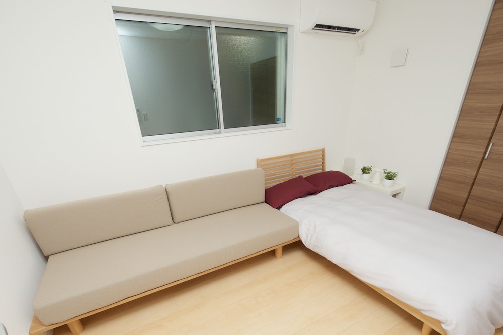 NISHI-SUGAMO GUEST HOUSE 2MIN TO NISHI-SUGAMO STA. 13MIN TO IKEBUKURO STA. 東京