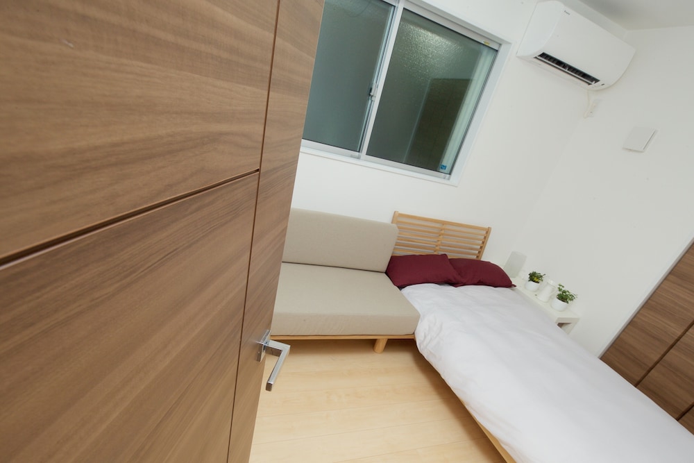 NISHI-SUGAMO GUEST HOUSE 2MIN TO NISHI-SUGAMO STA. 13MIN TO IKEBUKURO STA. 東京