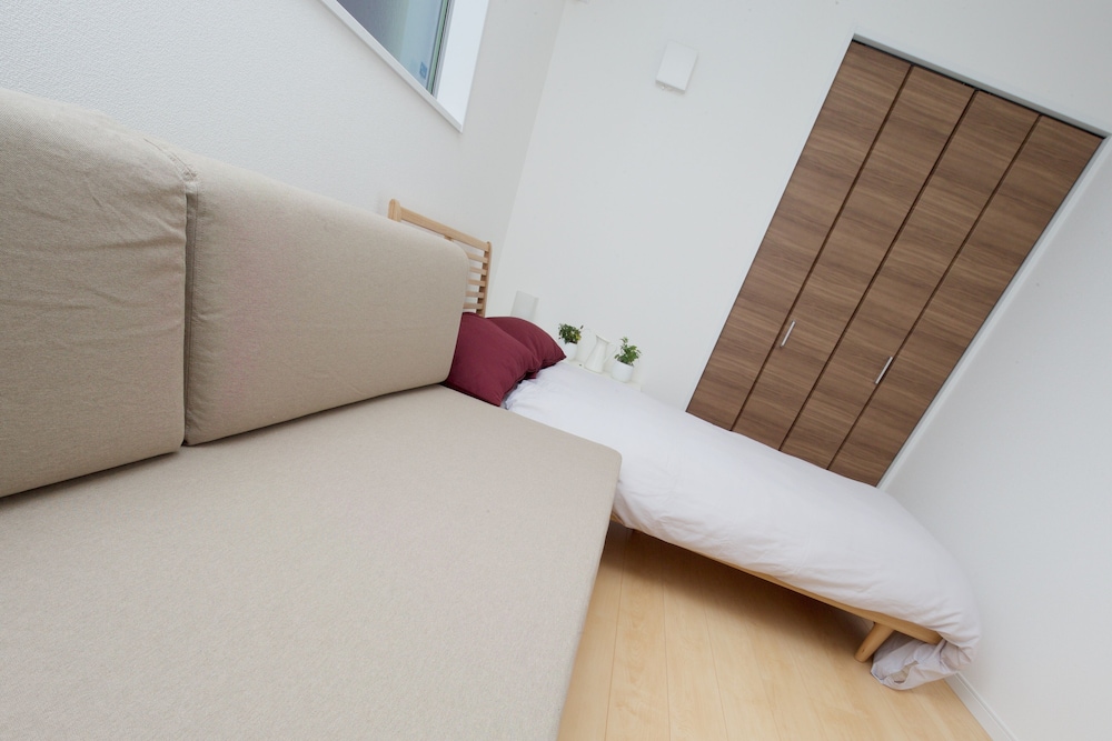 NISHI-SUGAMO GUEST HOUSE 2MIN TO NISHI-SUGAMO STA. 13MIN TO IKEBUKURO STA. 東京