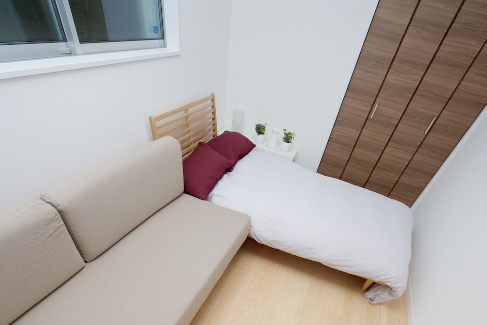 NISHI-SUGAMO GUEST HOUSE 2MIN TO NISHI-SUGAMO STA. 13MIN TO IKEBUKURO STA. 東京