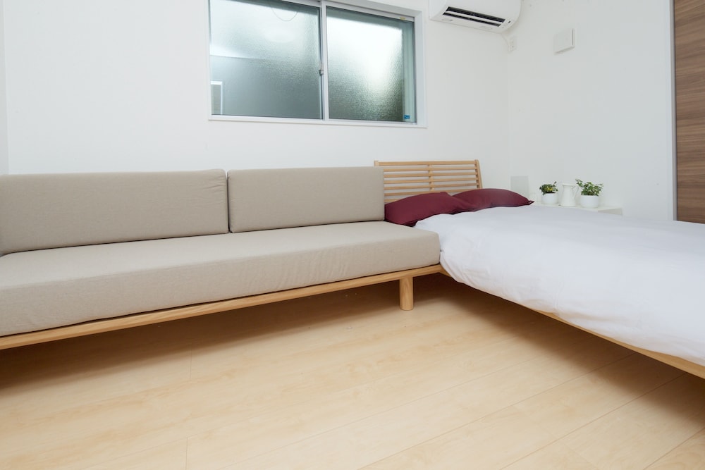 NISHI-SUGAMO GUEST HOUSE 2MIN TO NISHI-SUGAMO STA. 13MIN TO IKEBUKURO STA. 東京
