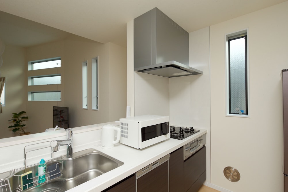 NISHI-SUGAMO GUEST HOUSE 2MIN TO NISHI-SUGAMO STA. 13MIN TO IKEBUKURO STA. 東京