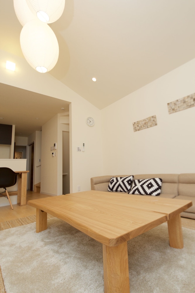 NISHI-SUGAMO GUEST HOUSE 2MIN TO NISHI-SUGAMO STA. 13MIN TO IKEBUKURO STA. 東京