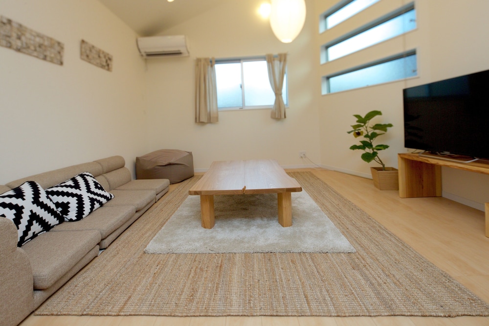 NISHI-SUGAMO GUEST HOUSE 2MIN TO NISHI-SUGAMO STA. 13MIN TO IKEBUKURO STA. 東京