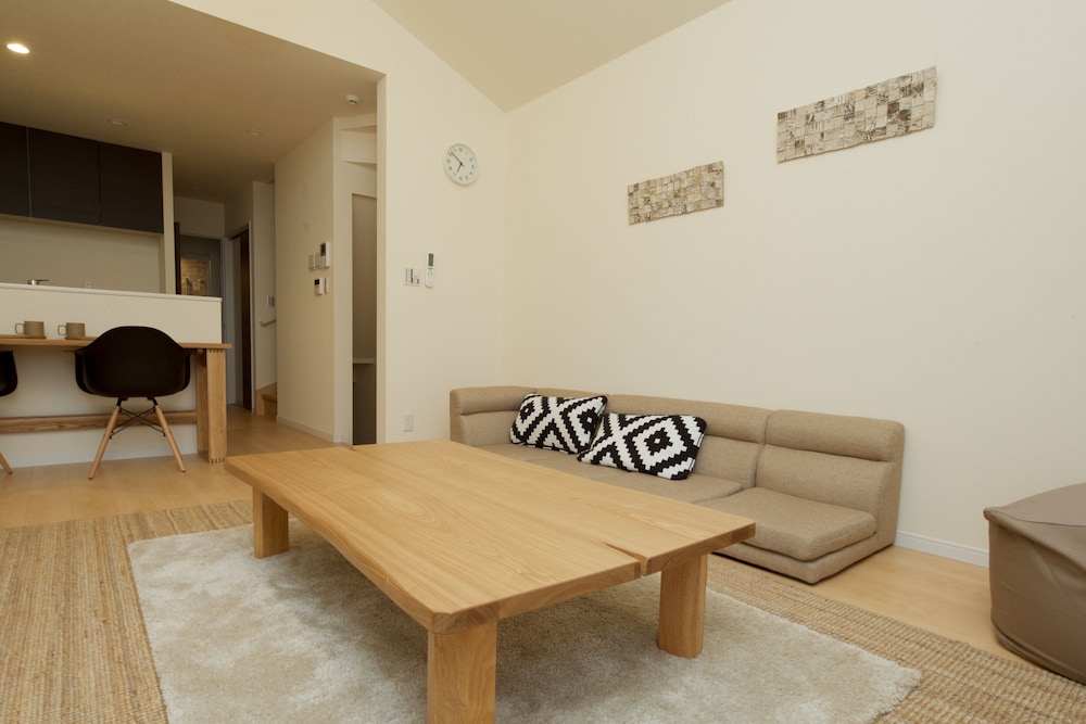 NISHI-SUGAMO GUEST HOUSE 2MIN TO NISHI-SUGAMO STA. 13MIN TO IKEBUKURO STA. 東京