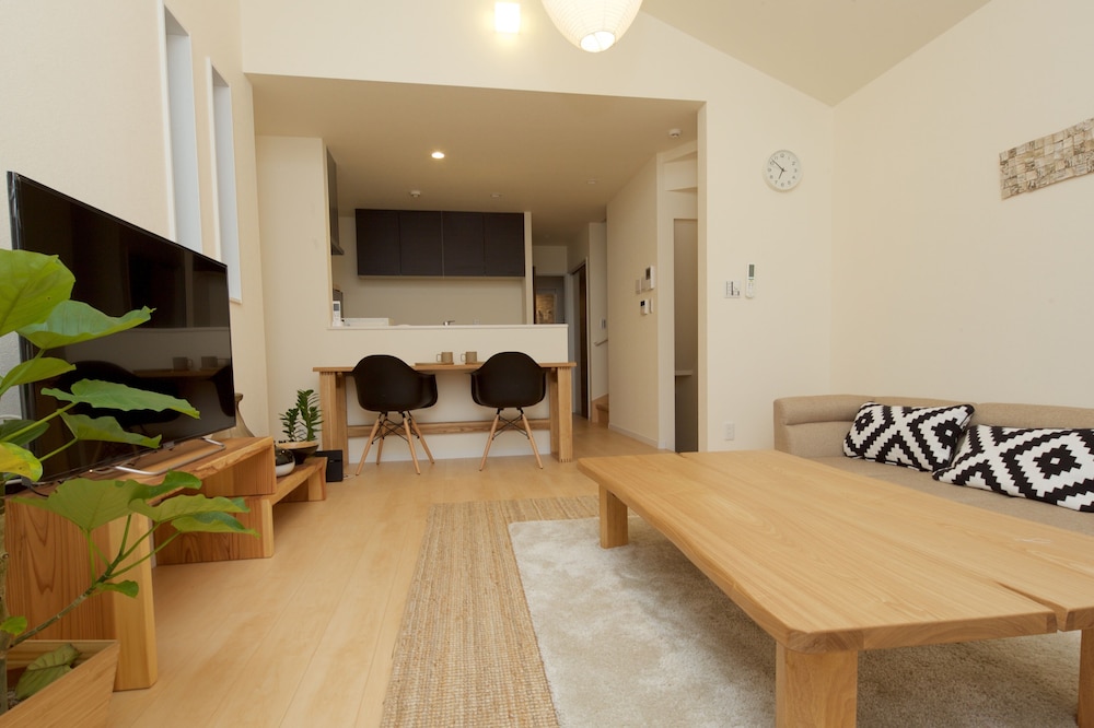NISHI-SUGAMO GUEST HOUSE 2MIN TO NISHI-SUGAMO STA. 13MIN TO IKEBUKURO STA. 東京
