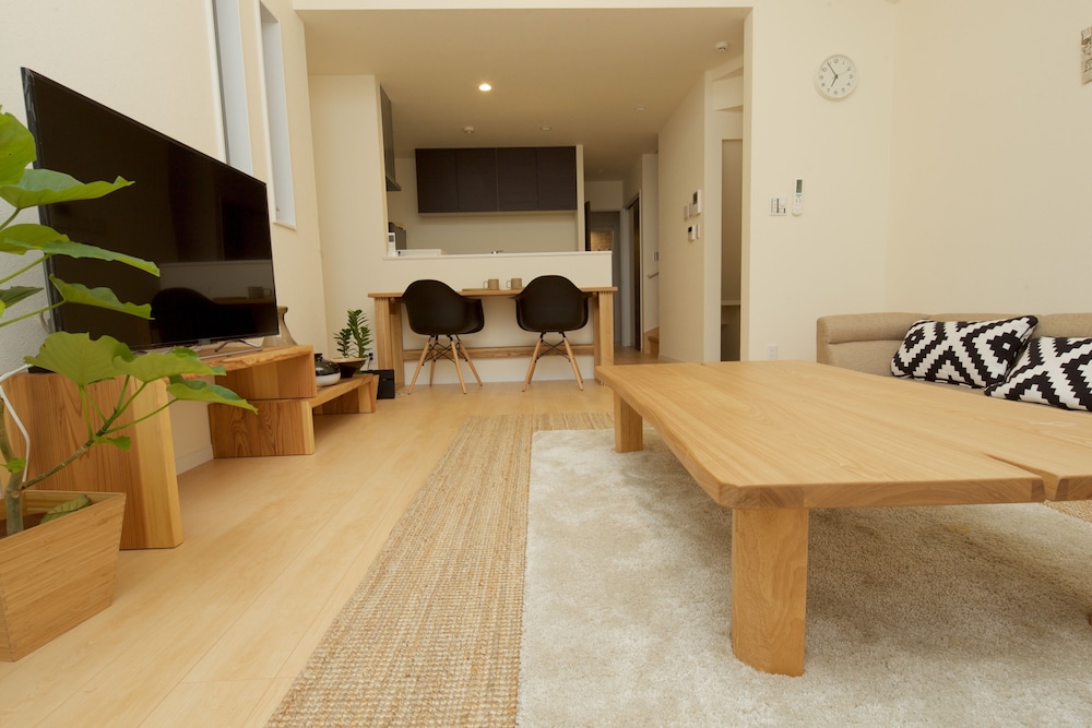 NISHI-SUGAMO GUEST HOUSE 2MIN TO NISHI-SUGAMO STA. 13MIN TO IKEBUKURO STA. 東京
