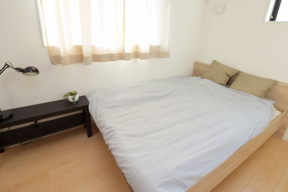 NISHI-SUGAMO GUEST HOUSE 2MIN TO NISHI-SUGAMO STA. 13MIN TO IKEBUKURO STA. 東京