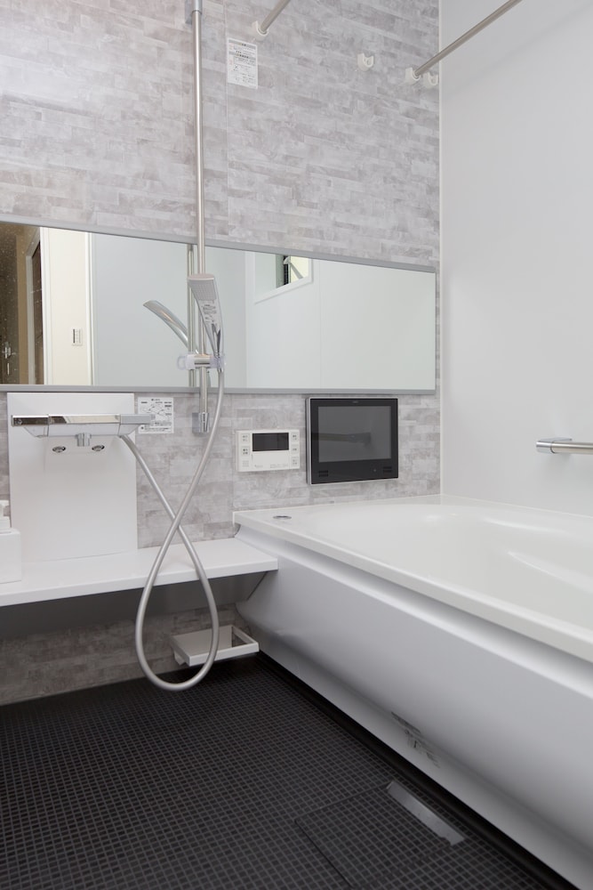 NISHI-SUGAMO GUEST HOUSE 2MIN TO NISHI-SUGAMO STA. 13MIN TO IKEBUKURO STA. 東京