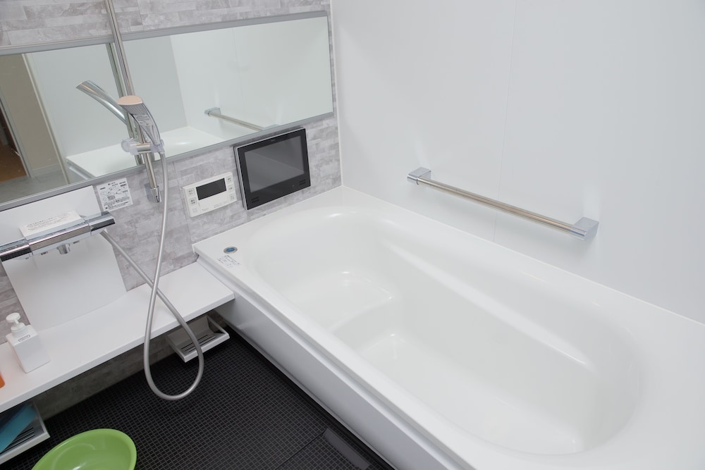 NISHI-SUGAMO GUEST HOUSE 2MIN TO NISHI-SUGAMO STA. 13MIN TO IKEBUKURO STA. 東京