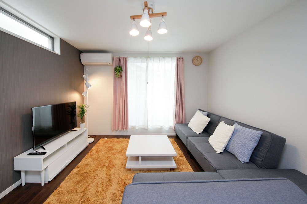 HIGASHI-ROKUGO HOUSE BLACK 東京