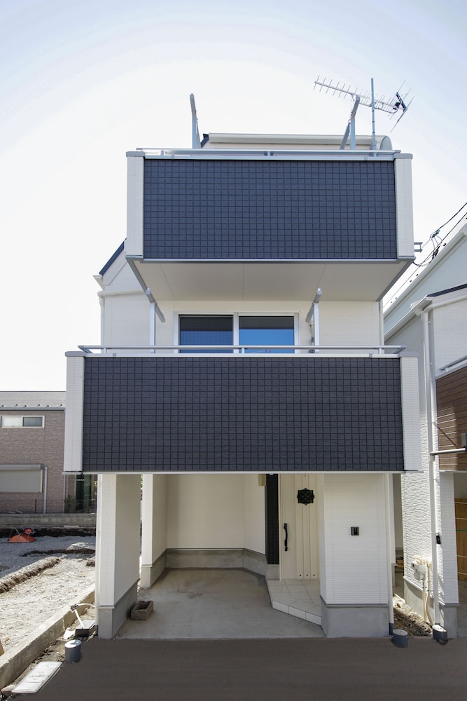 HIGASHI-ROKUGO HOUSE BLACK 東京