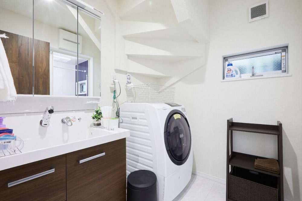 KASAI GUEST HOUSE, 4MIN TO KASAI STA, DIRECT BUSES TO AIRPORT & DISNEY 東京