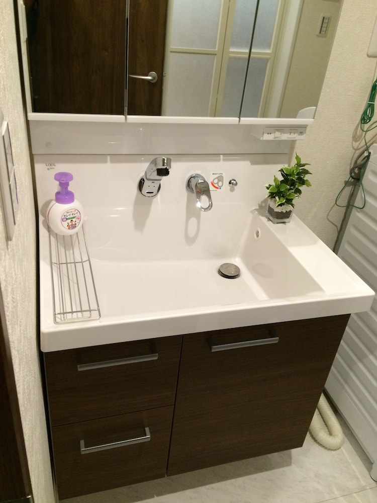 KASAI GUEST HOUSE, 4MIN TO KASAI STA, DIRECT BUSES TO AIRPORT & DISNEY 東京
