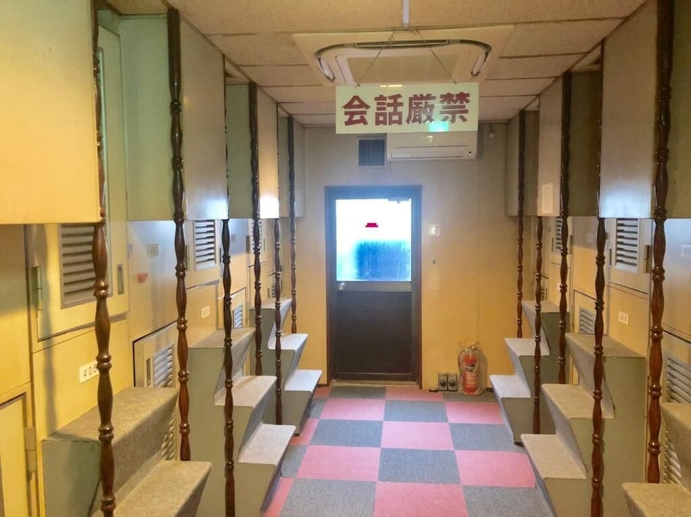 カプセルホテル ブロックルーム 東京