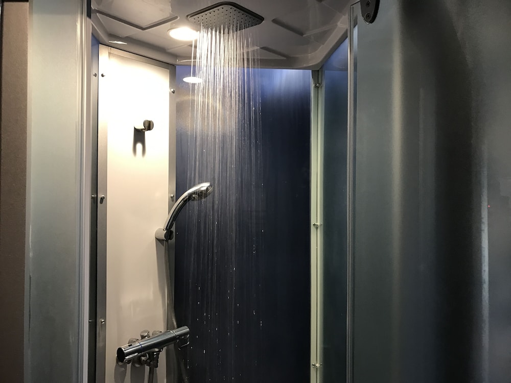 カプセルイン新橋 - 男性専用 東京