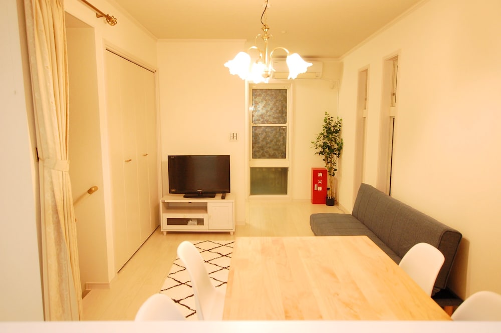 SOSHIGAYA APARTMENT 1F 東京