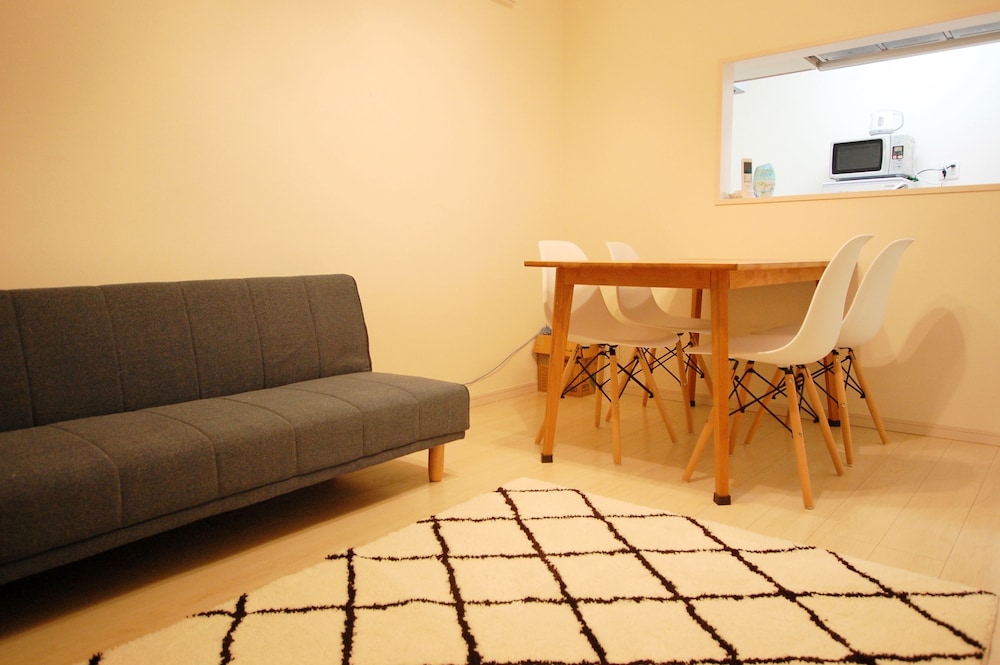 SOSHIGAYA APARTMENT 1F 東京
