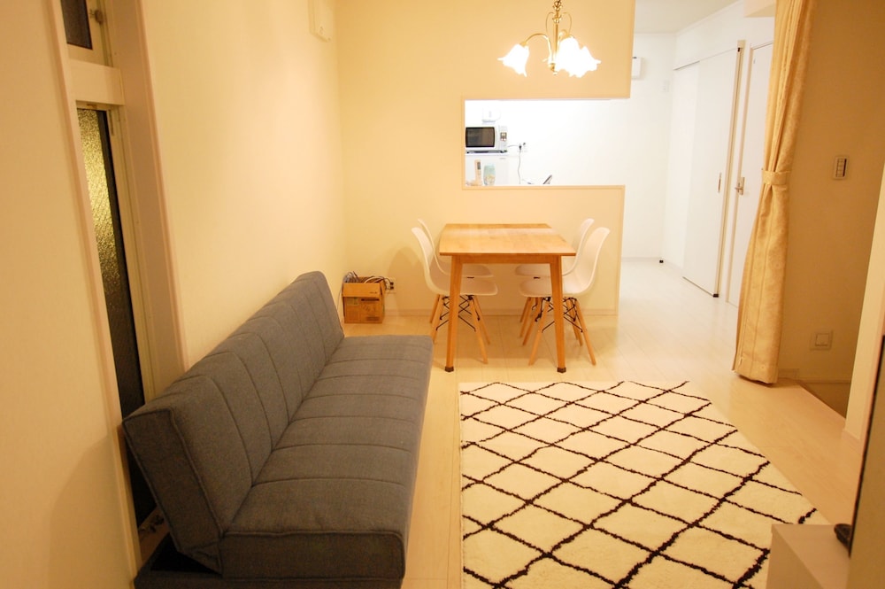 SOSHIGAYA APARTMENT 1F 東京