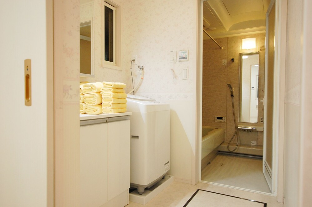 SOSHIGAYA APARTMENT 1F 東京