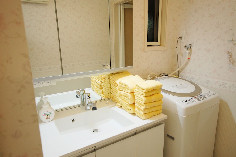 SOSHIGAYA APARTMENT 1F 東京