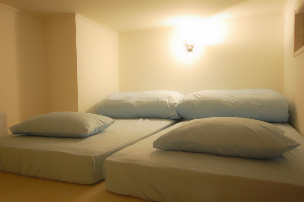 SOSHIGAYA APARTMENT 1F 東京