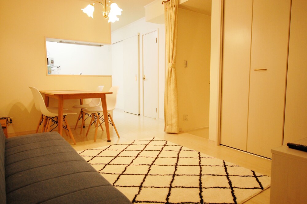 SOSHIGAYA APARTMENT 1F 東京