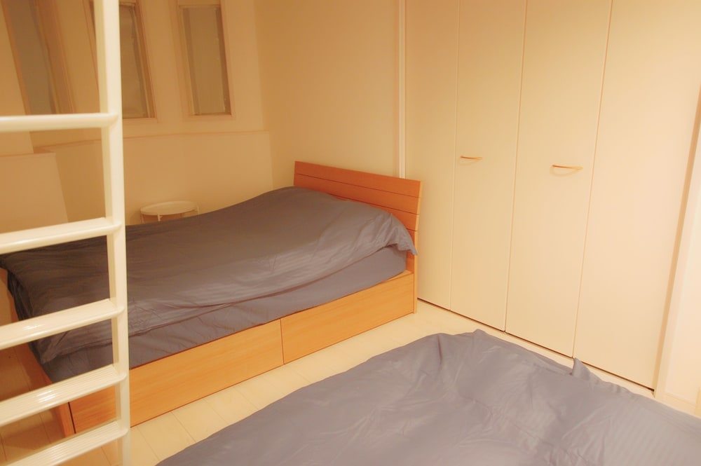 SOSHIGAYA APARTMENT 1F 東京